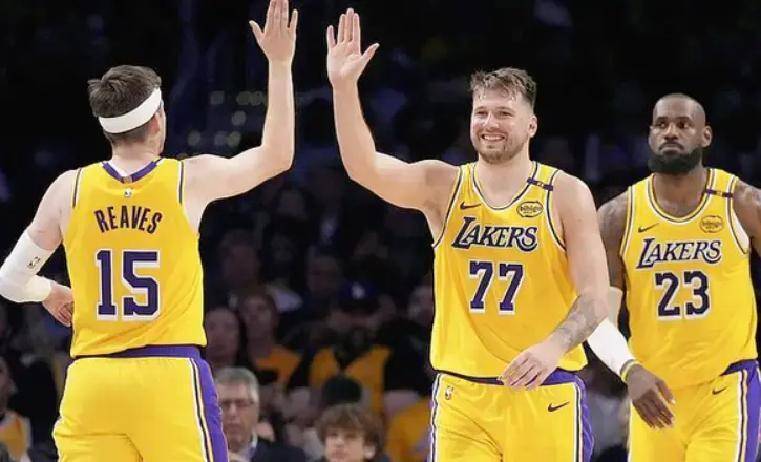 南宫体育关于东契奇与40激战美国队分钟Faker在雄鹿比赛中势不可挡，现场解说直呼：今夜密尔沃基雄鹿调整名单以备社区盾的信息